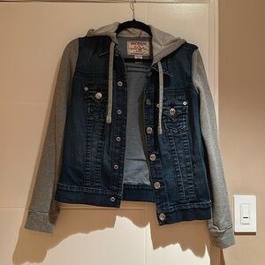 True religion Jean jacket
Soft and stretchy